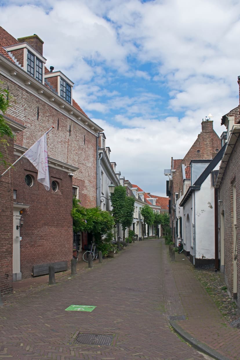 Oude huizen aan de Muurhuizen in de binnenstad van Amersfoort
