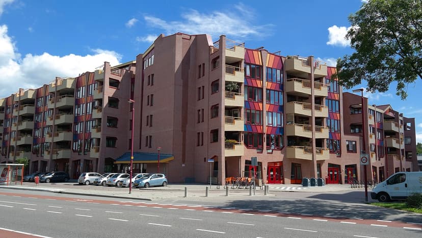 Appartementencomplex De Nieuwe Baten met kleurrijke gevels in Batau