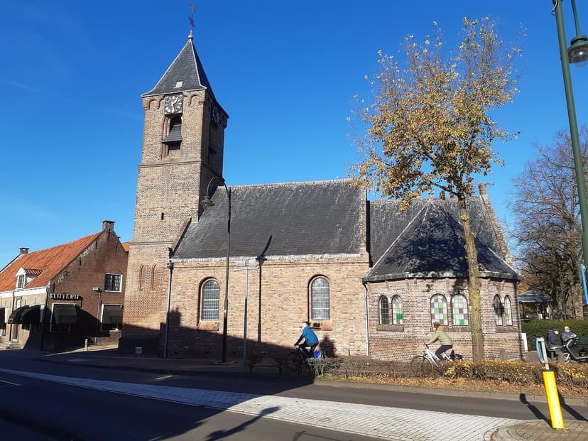 De Michaëlskerk aan de Rijksstraatweg in Leersum