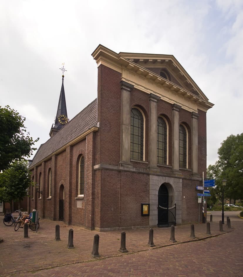 De Hervormde kerk aan het pleintje in Baambrugge