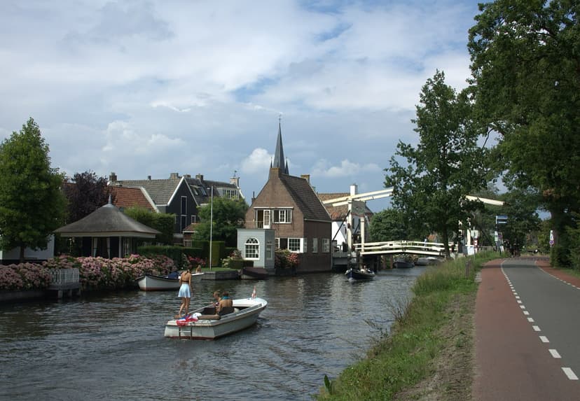 Bootjes op de Vecht bij de ophaalbrug in Breukelen