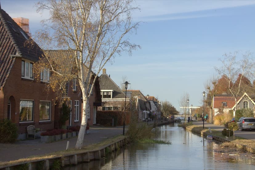 Huizen langs het water de Heicop in Kockengen