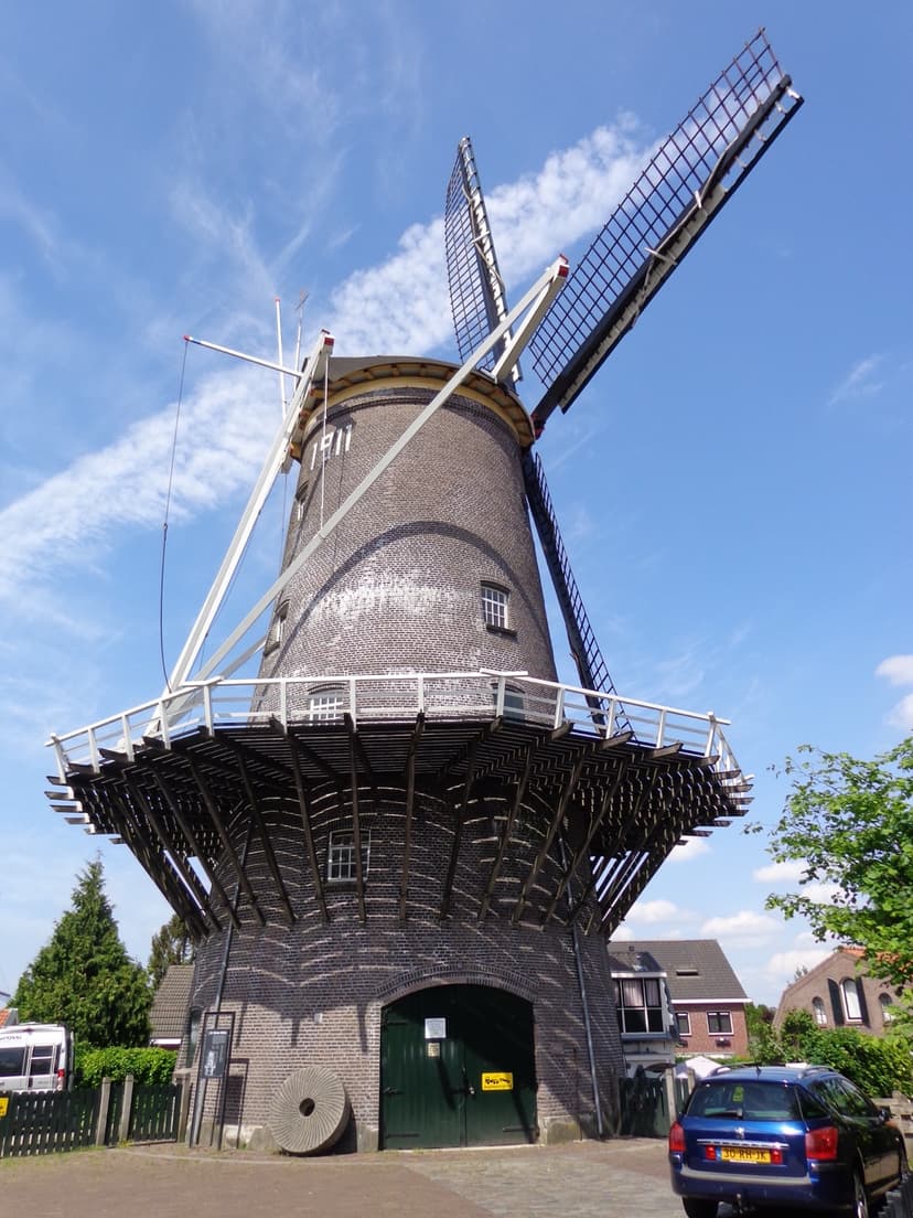 Stenen korenmolen De Nieuwe Molen uit 1911 in Veenendaal